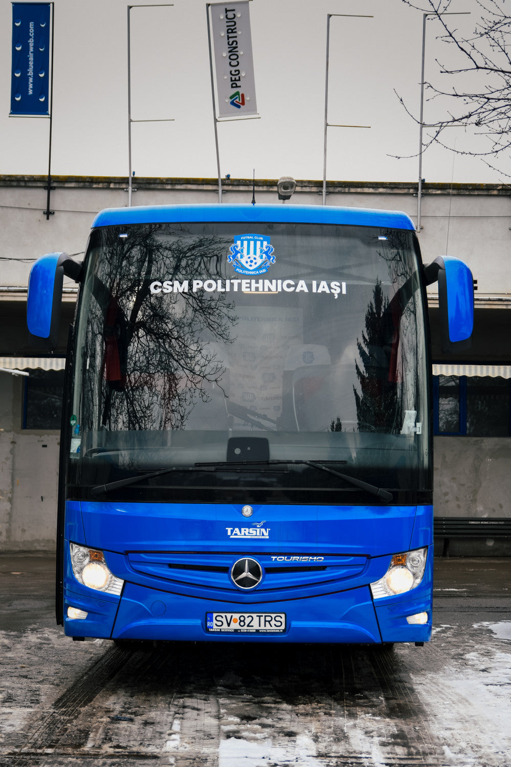 Autocar ultramodern pentru Poli
